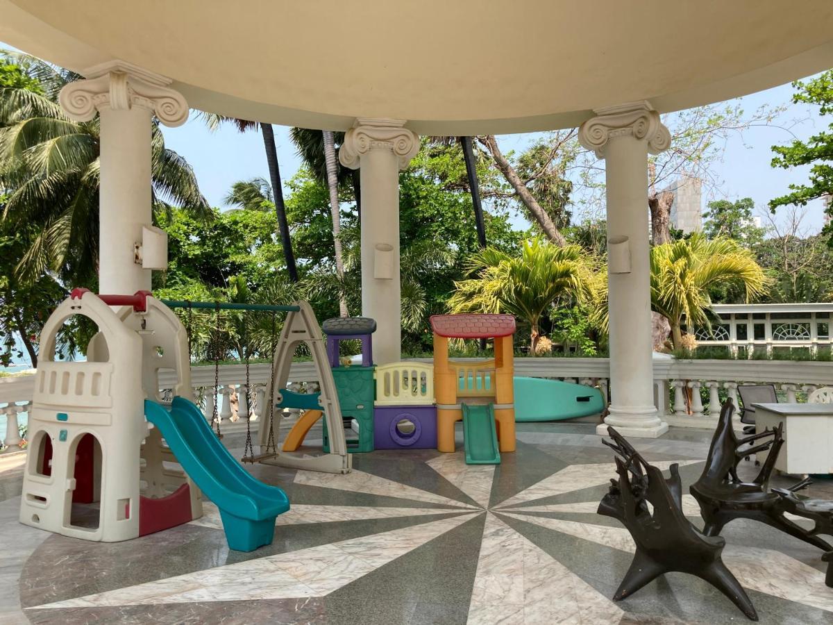 Sky Beach Beachfront Pattaya Extérieur photo