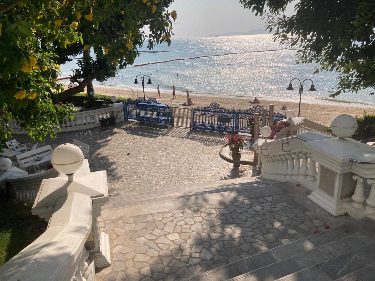 Sky Beach Beachfront Pattaya Extérieur photo