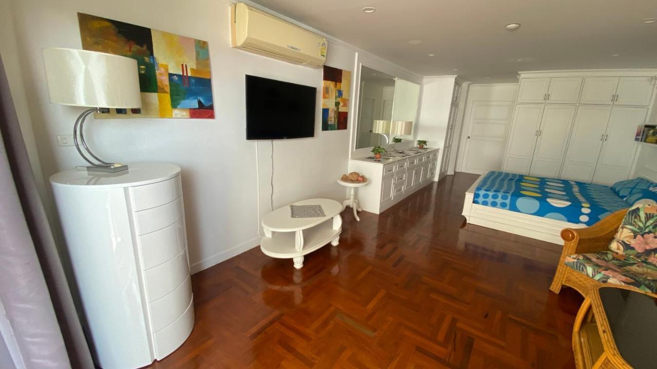Sky Beach Beachfront Pattaya Extérieur photo