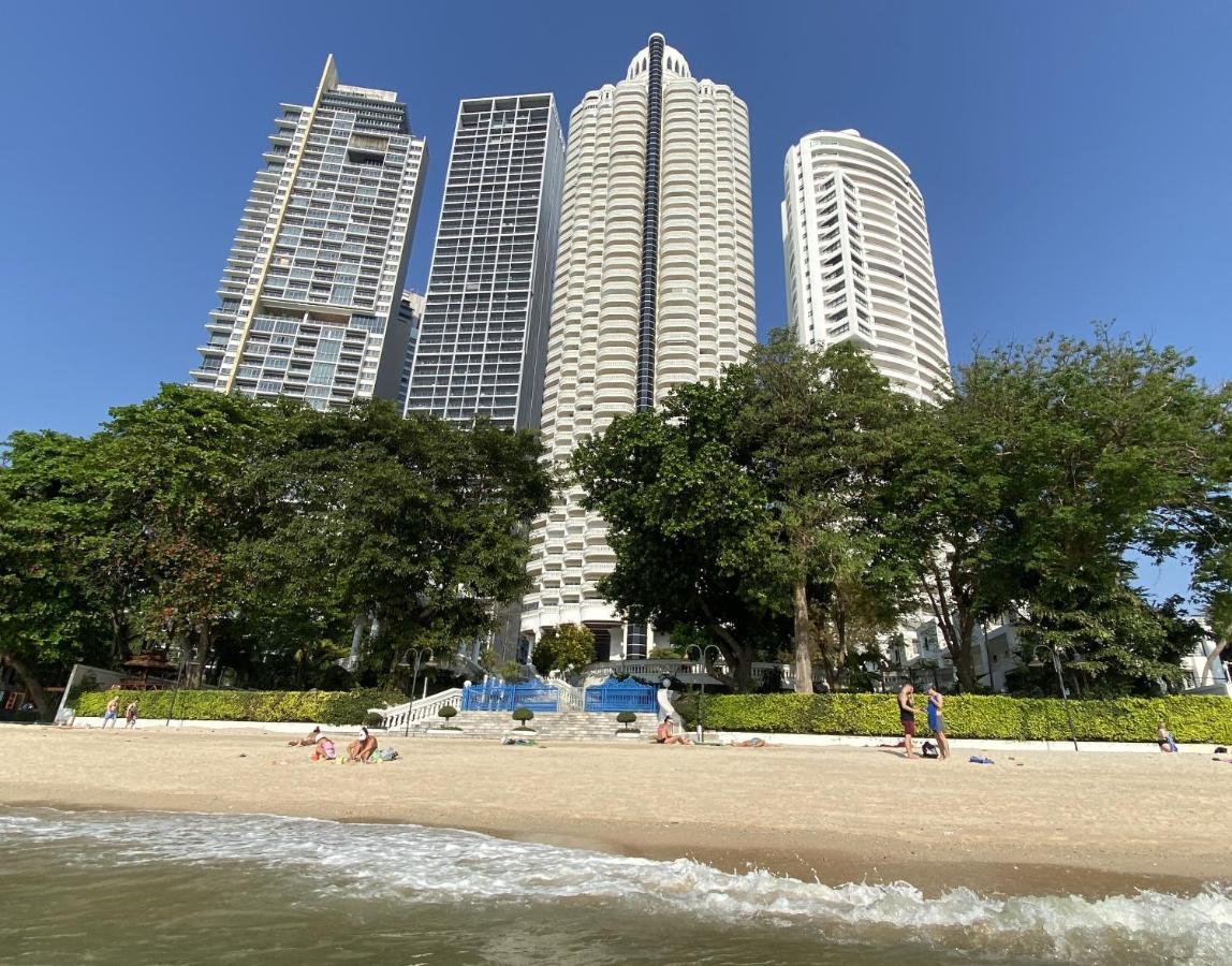 Sky Beach Beachfront Pattaya Extérieur photo