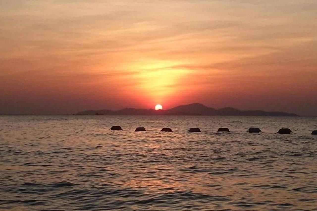 Sky Beach Beachfront Pattaya Extérieur photo